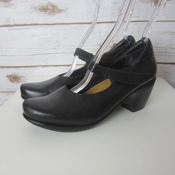 naot pumps